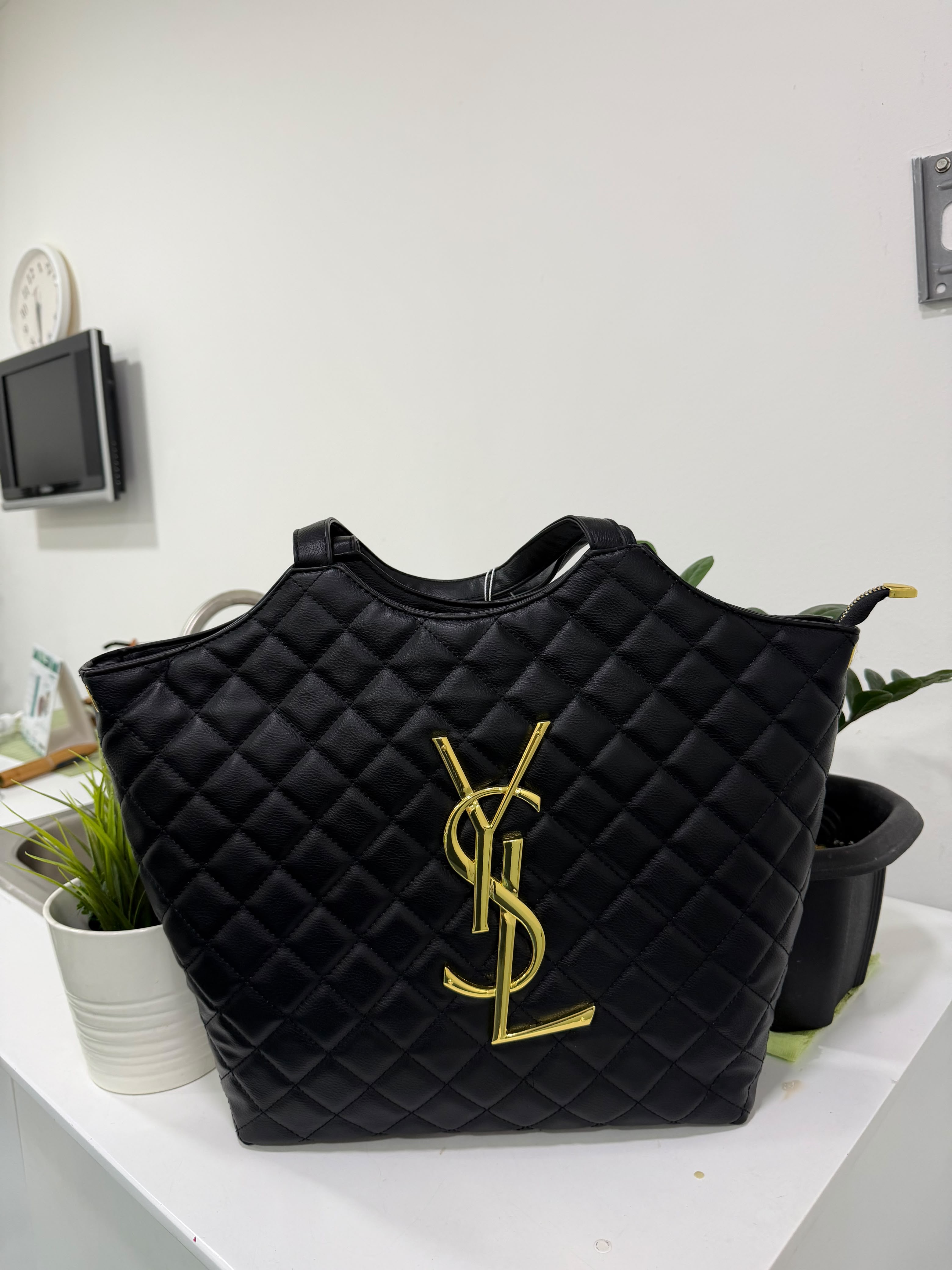 YSL Icare Shopper Acolchada Negra